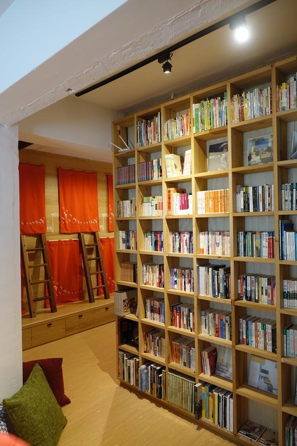 Cao Ji Book Inn Hostel Tchaj-nan Exteriér fotografie